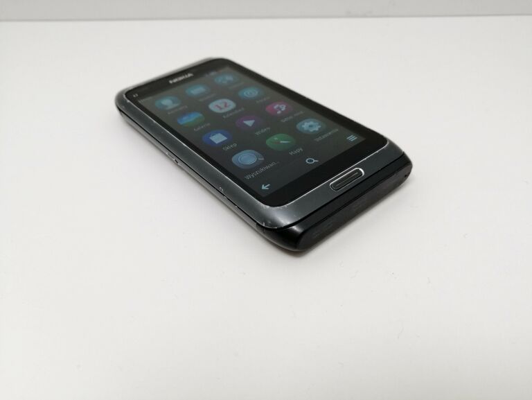 NOKIA E7