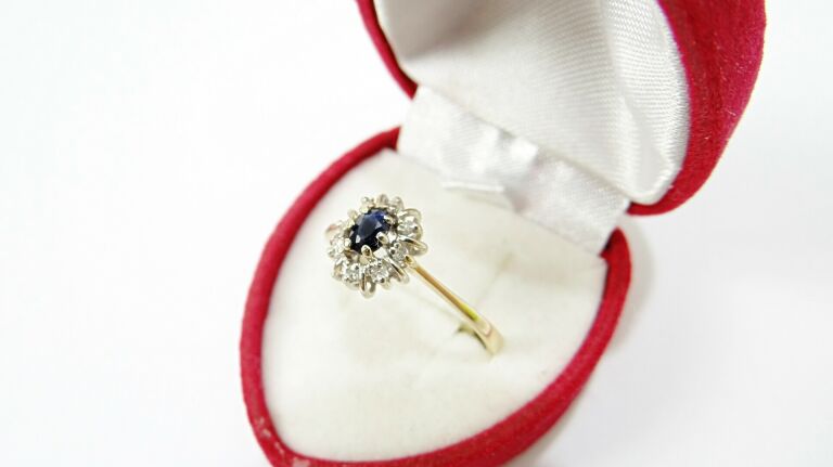 zloty-pierscionek-z-szafirem-i-diamentami-19r-marka-inna-marka