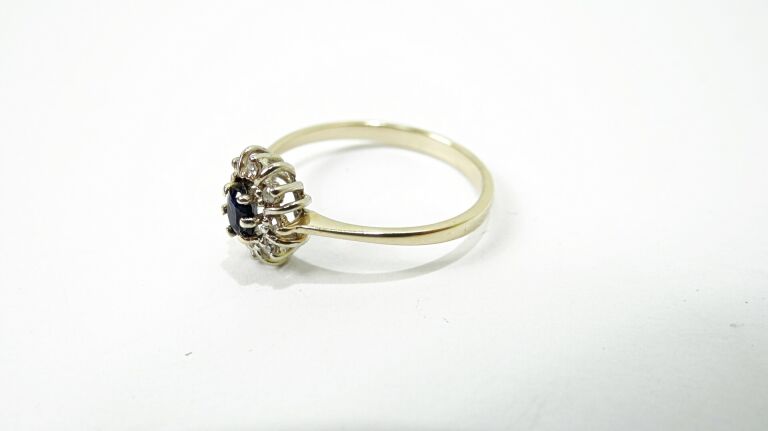 zloty-pierscionek-z-szafirem-i-diamentami-19r-material-zloto