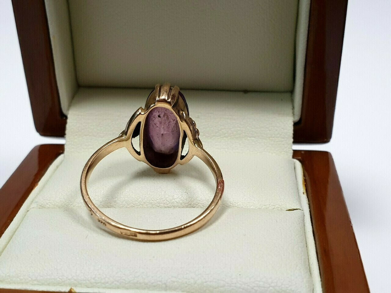 zloty-pierscionek-material-zloto