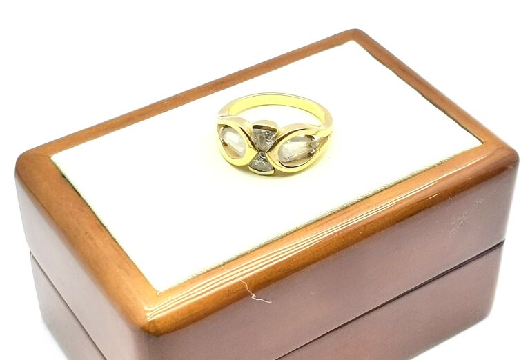 zloty-gruby-pierscionek-zdobiony-oczkami-14kt-material-zloto