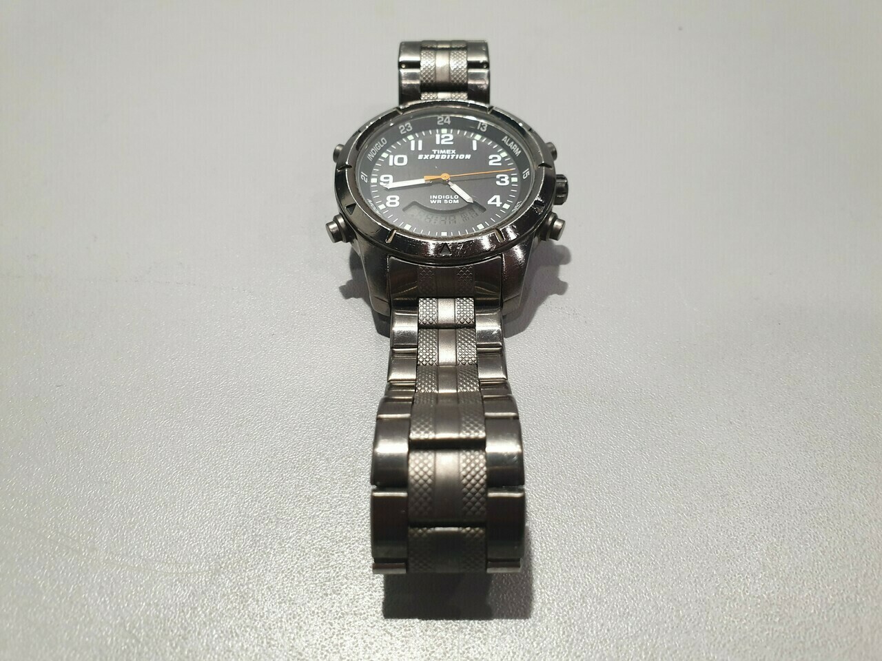 zegarek-timex-expedition-t49827-mechanizm-kwarcowy