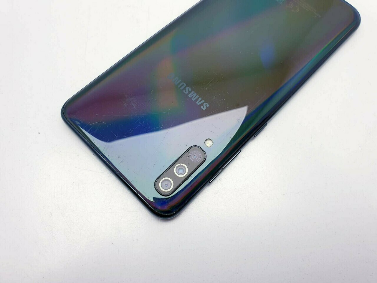 samsung-galaxy-a70-6128gb-67-4500mah-32mpx-opis-kolor-wielokolorowy