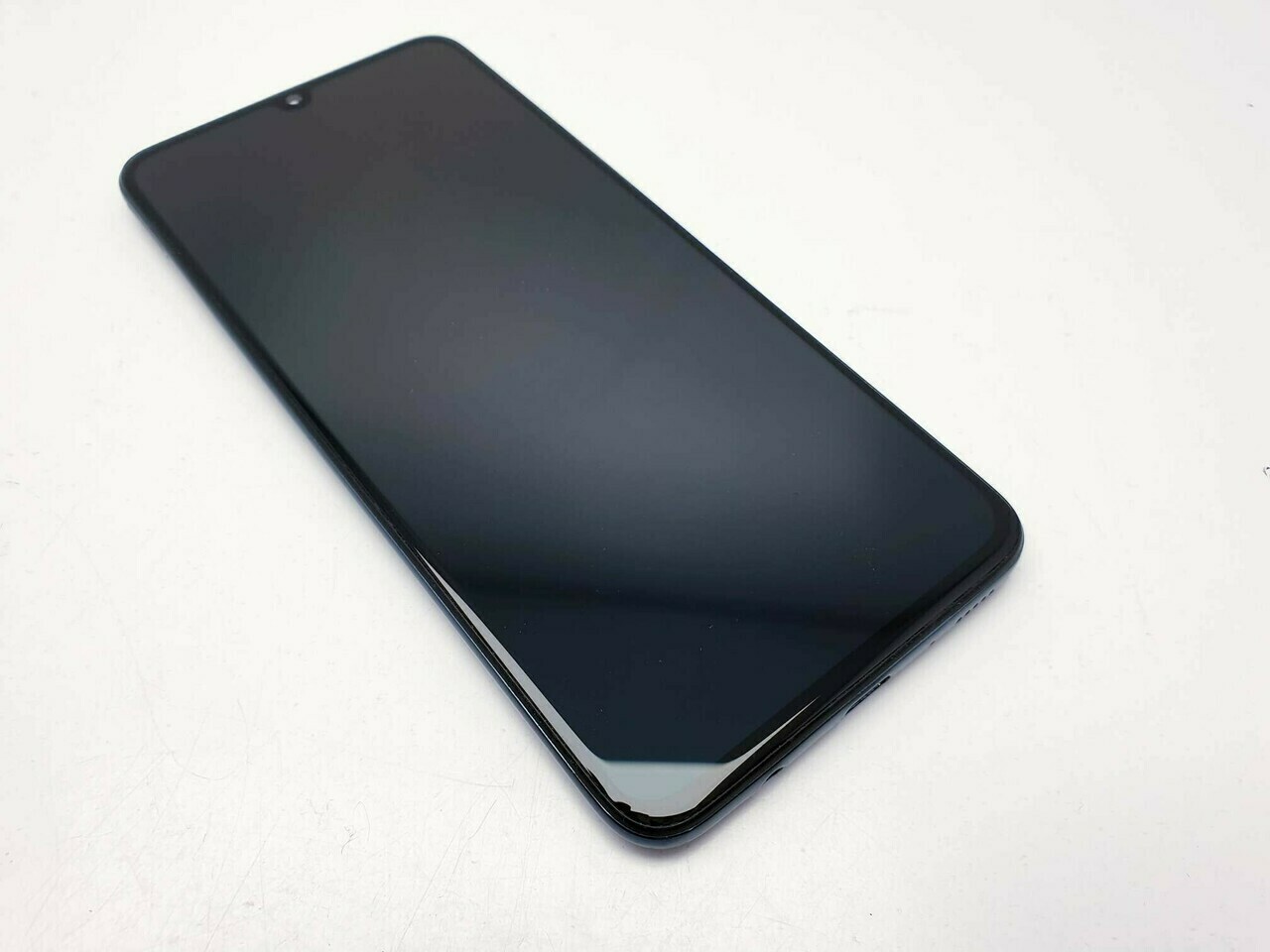 samsung-galaxy-a70-6128gb-67-4500mah-32mpx-opis-ean-8801643835965