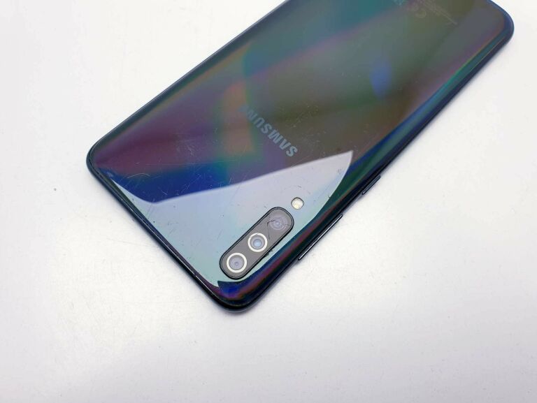 samsung-galaxy-a70-6128gb-67-4500mah-32mpx-opis-kolor-wielokolorowy