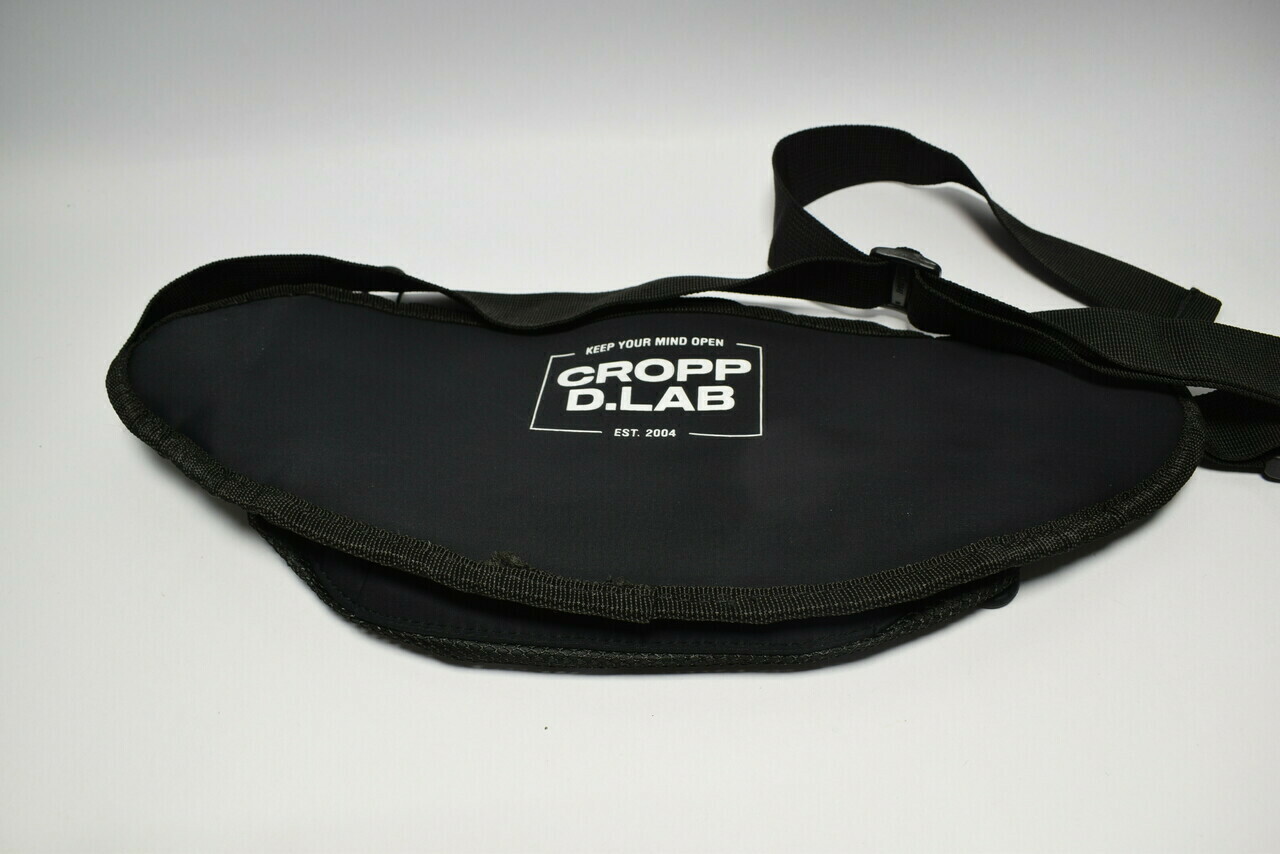 duza-nerkasaszetka-cropp-dlab-no-001-kolor-czarny