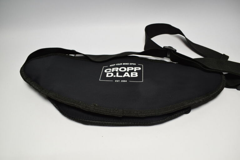 duza-nerkasaszetka-cropp-dlab-no-001-kolor-czarny