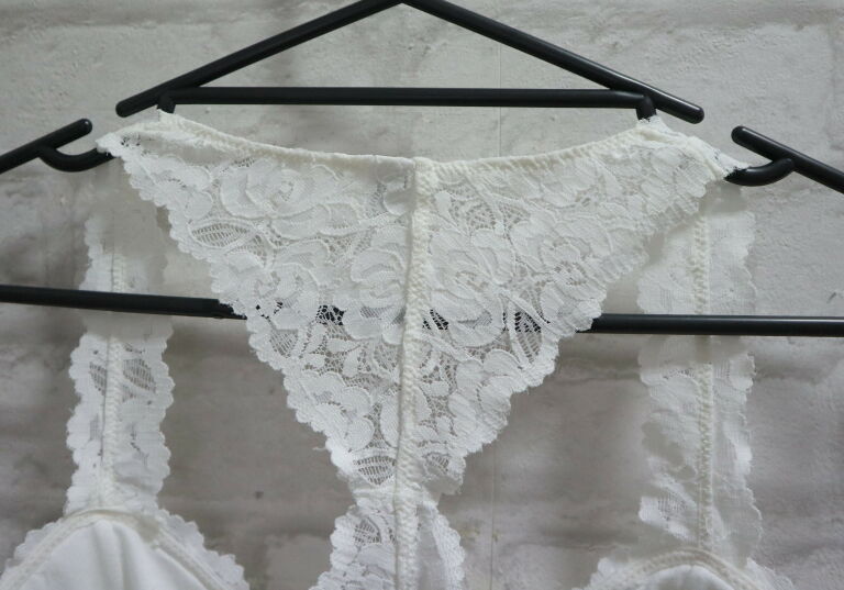 ladny-bialy-koronkowy-miekki-biustonosz-roz-l-kolor-bialy