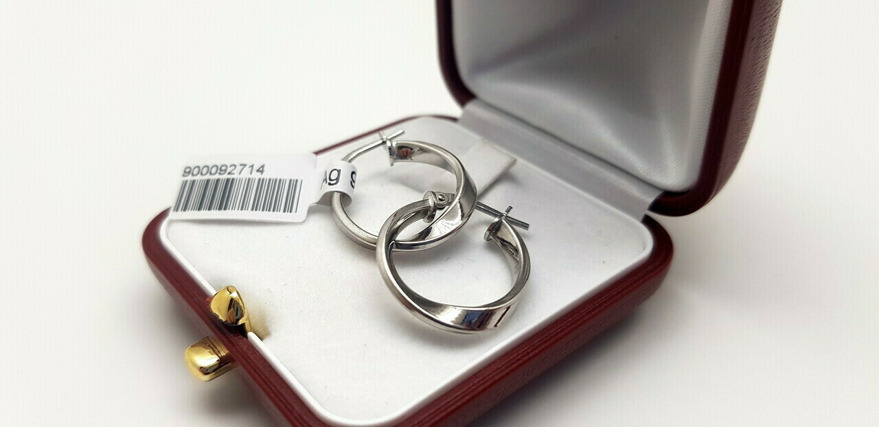 piekne-srebrne-kolczyki-kolor-dominujacy-srebrny