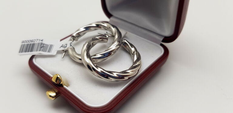 piekne-srebrne-kolczyki-rodzaj-bigla-sztyft