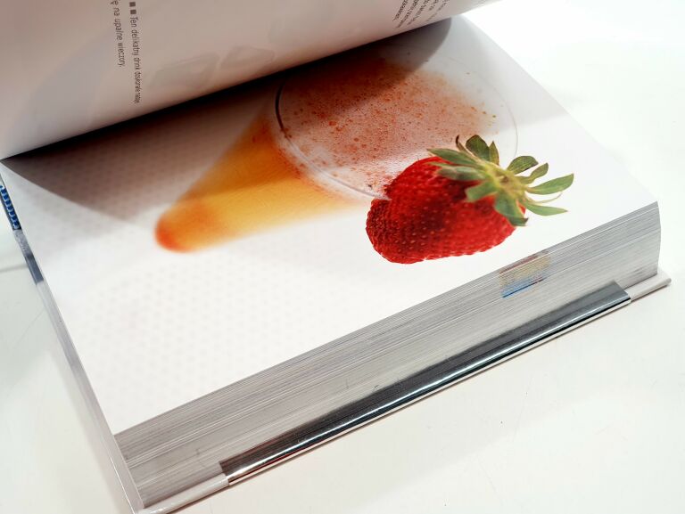 srebrna-ksiega-koktajli-okladka-twarda