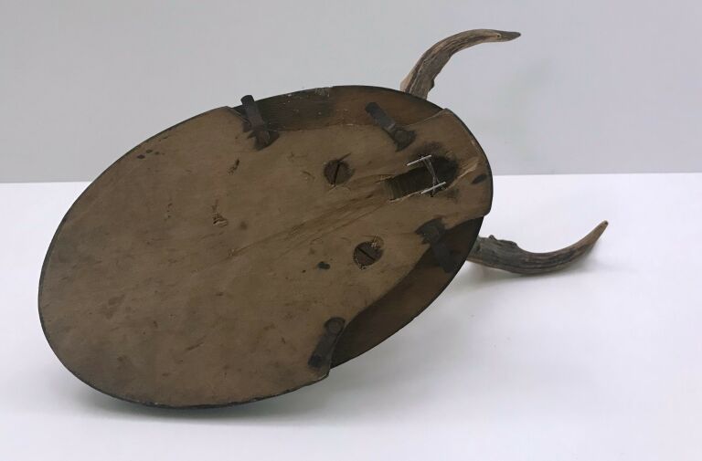 POROŻE NA PODSTAWIE DREWNIANEJ 18CM