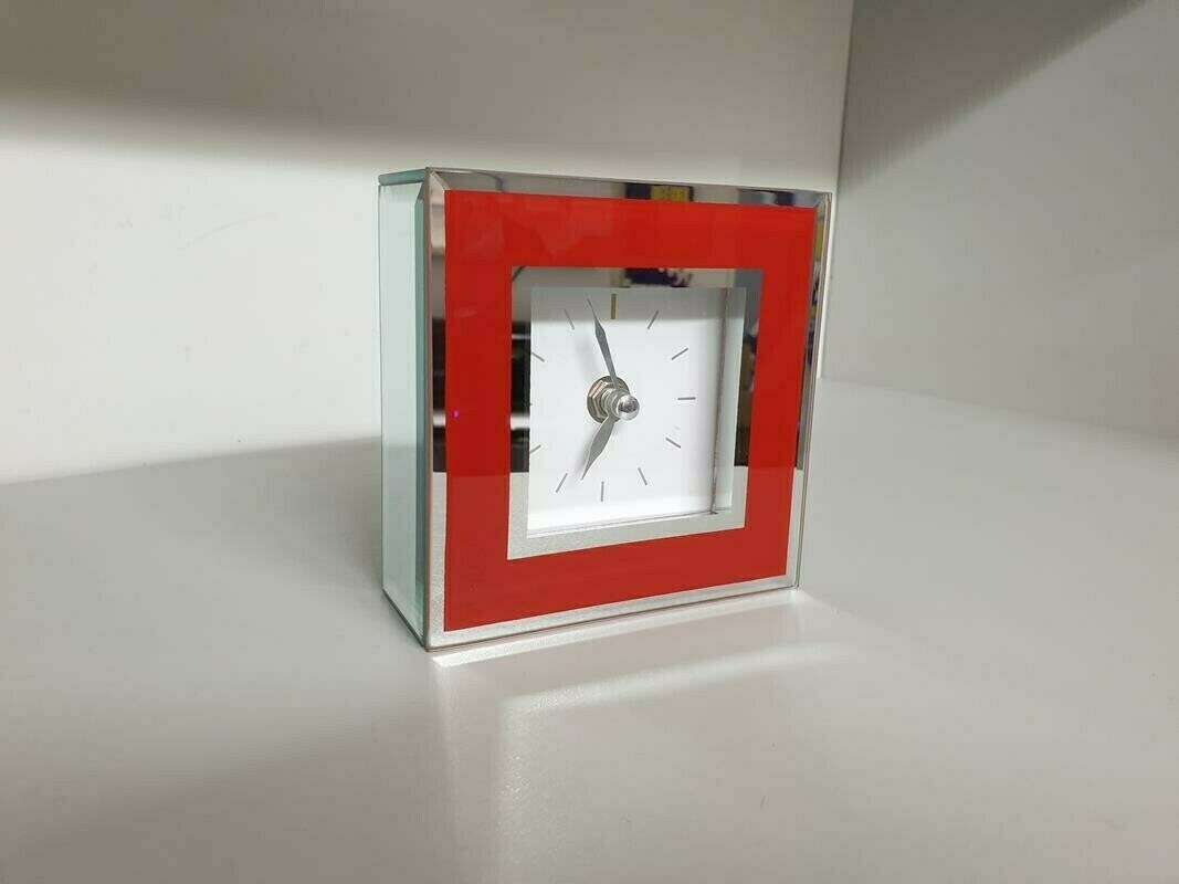 zegar-dekoracyjny-z-lustrzanymi-akcentami-czerwon-marka-inna
