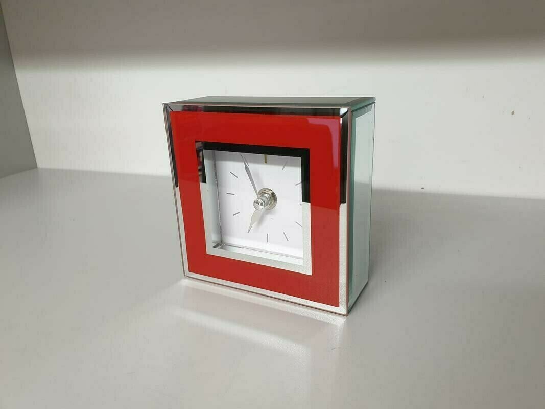 zegar-dekoracyjny-z-lustrzanymi-akcentami-czerwon-szerokosc-calkowita-0