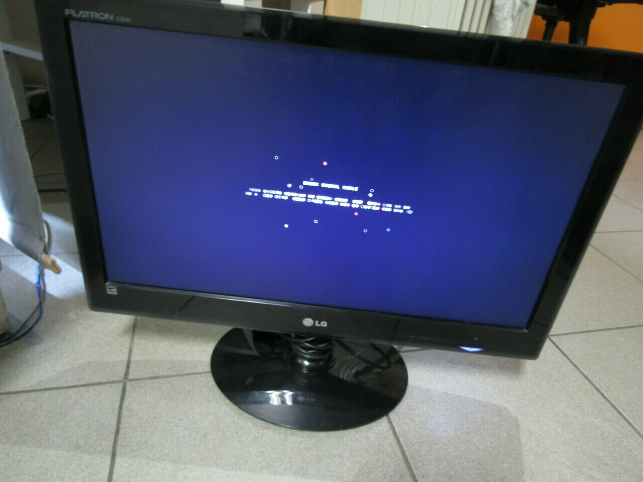 monitor-lg-flatron-e2240t-pn-zlacza-d-sub-vga