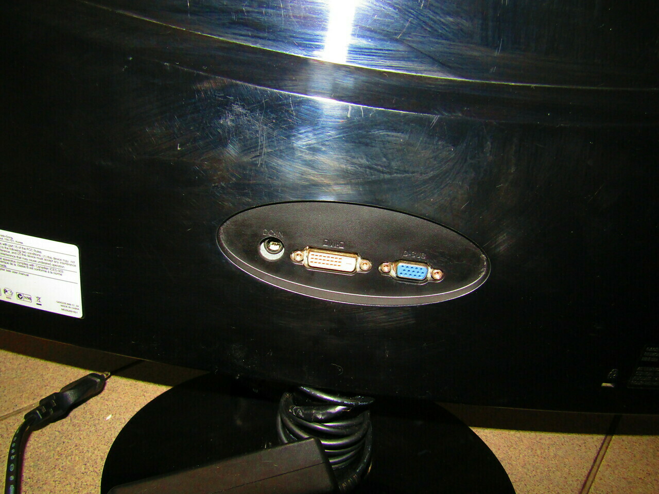 monitor-lg-flatron-e2240t-pn-przekatna-ekranu-cale-215