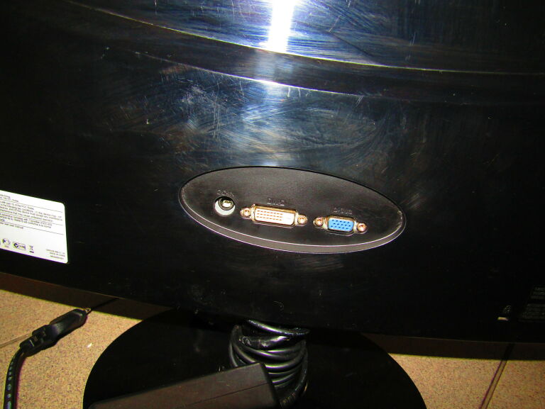 monitor-lg-flatron-e2240t-pn-przekatna-ekranu-cale-215