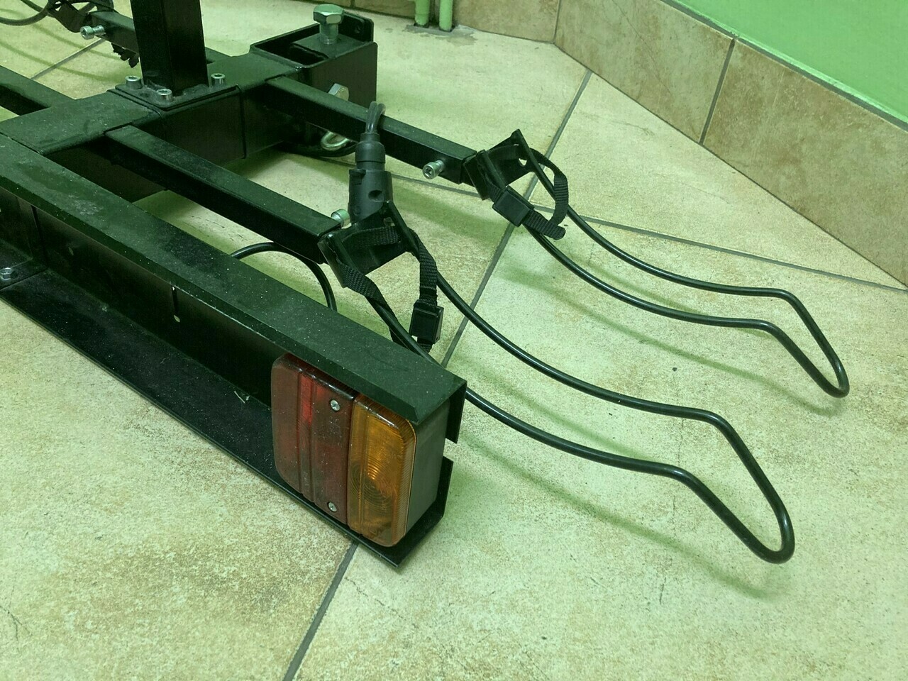 bagaznik-rowerowy-na-hak-z-oswietleniem-producent-inny