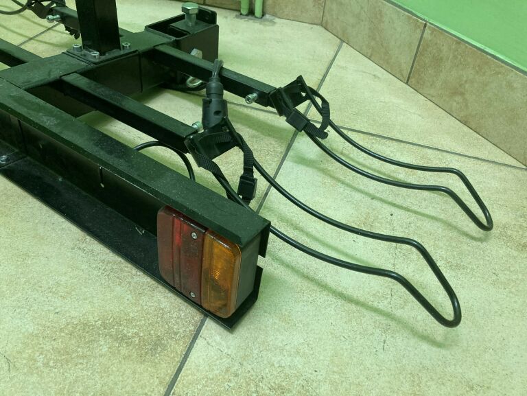 bagaznik-rowerowy-na-hak-z-oswietleniem-producent-inny