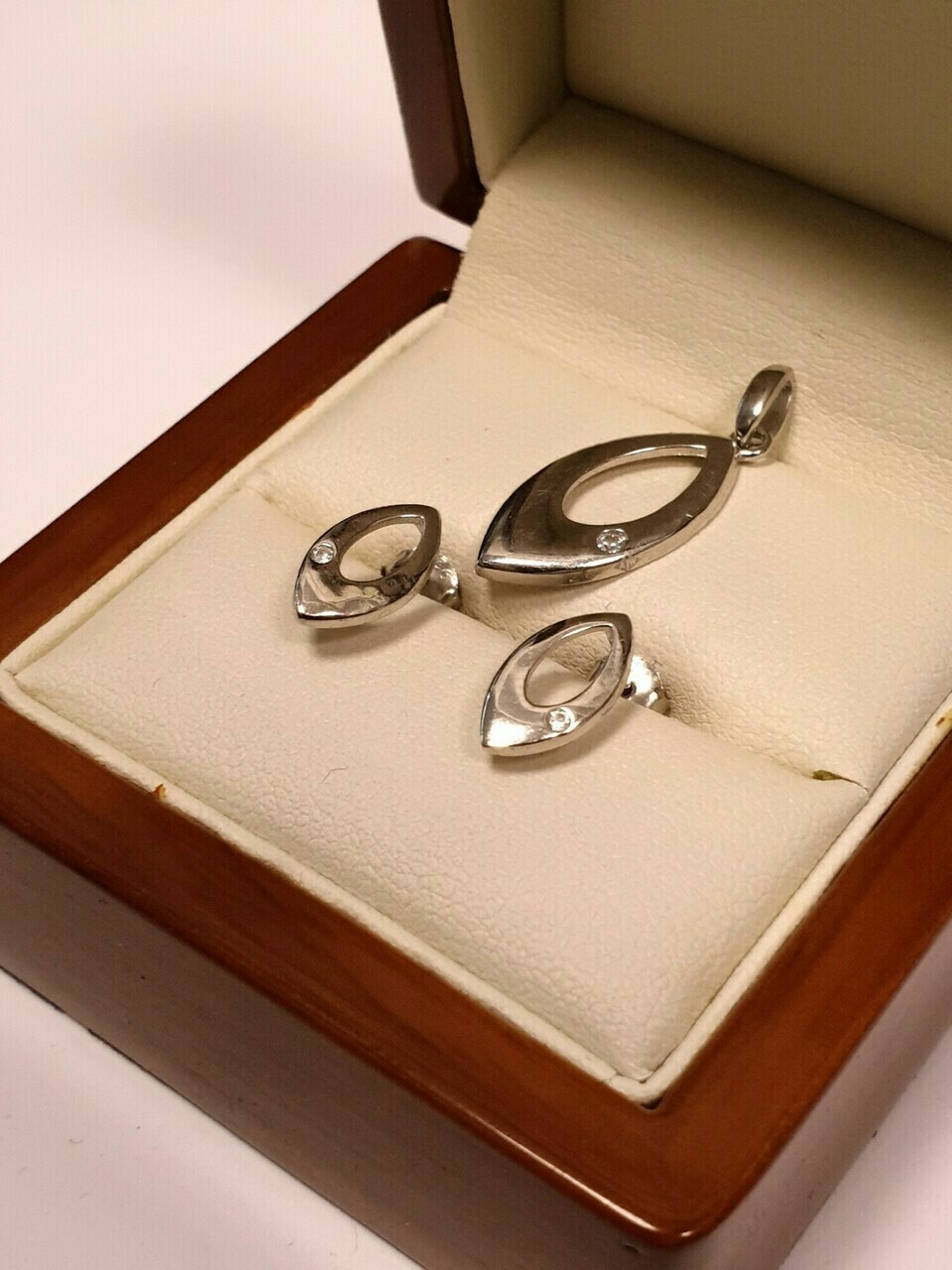 srebrna-zawieszka-brak-kolczykow-marka-226434-315722