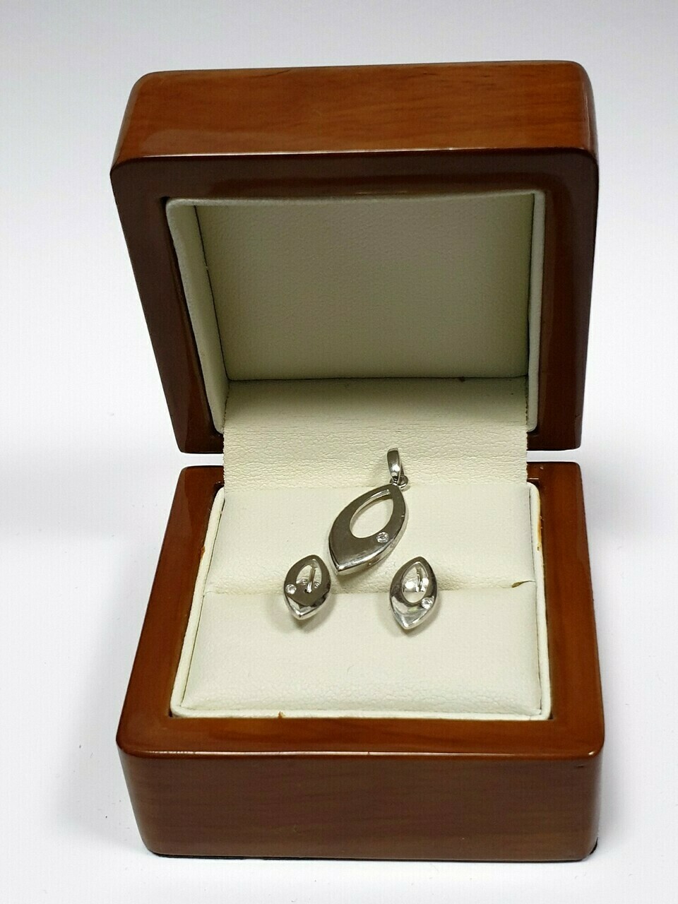 srebrna-zawieszka-brak-kolczykow-niepodleglosci-393-gryfice