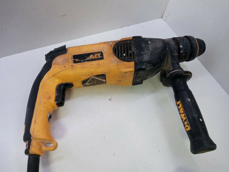MŁOTOWIERTARKA DEWALT D25124