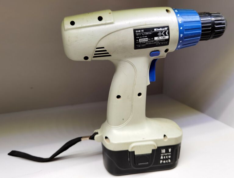 wkretarka-einhell-le-as-18ladowarka-zasilanie-akumulatorowe