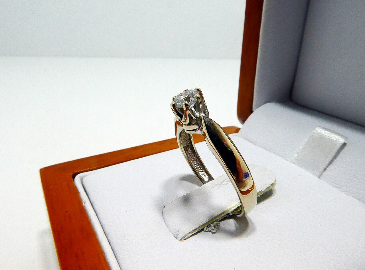 piekny-zloty-pierscionek-z-brylantem-232-g-585-r10-stan-11323-2