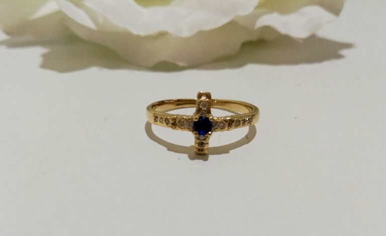 pierscionek-krzyz-z-niebieskim-oczkiem-r18-waga-197