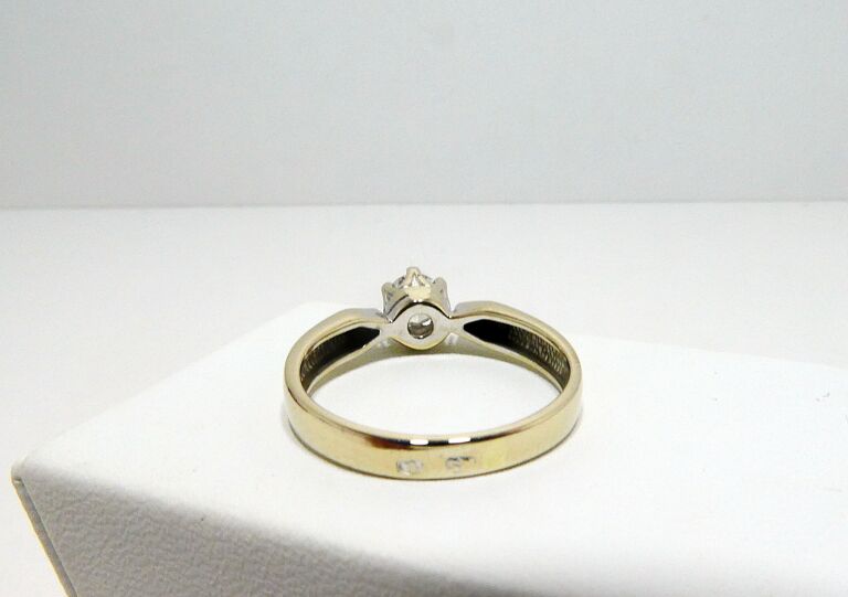 piekny-zloty-pierscionek-z-brylantem-232-g-585-r10-marka-248811-958954