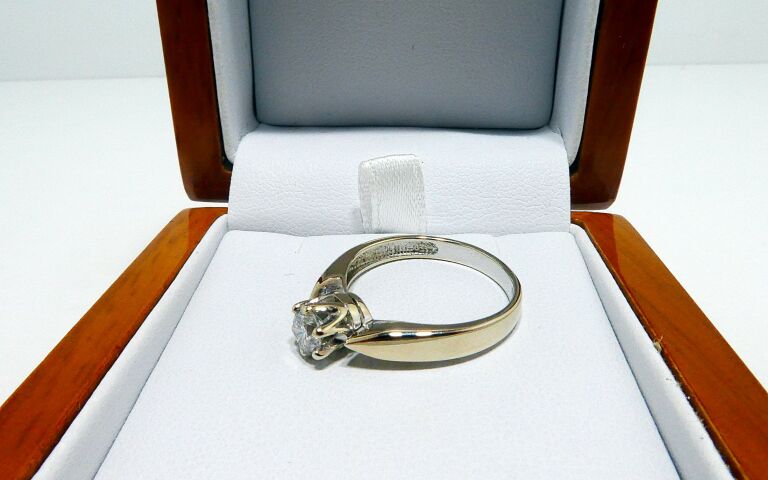 piekny-zloty-pierscionek-z-brylantem-232-g-585-r10-material-15835-2