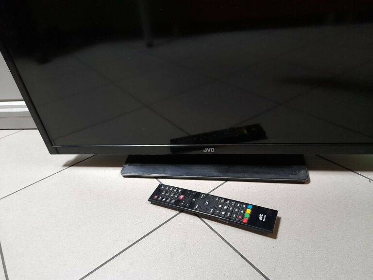 TV JVC 32 LT-32VH30K PILOT KARTON