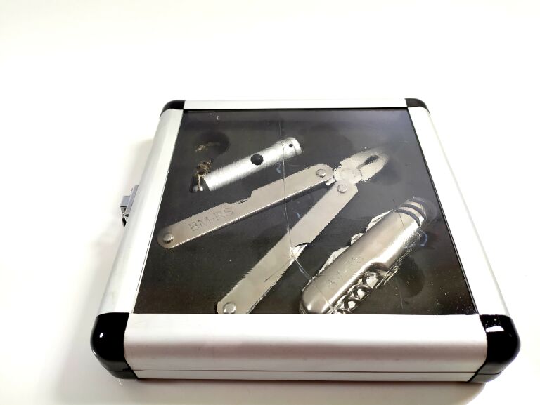 ZESTAW MULTITOOL SCYZORYK LATARKA + SKRZYNECZKA