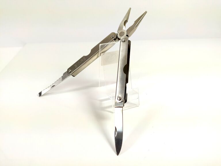 ZESTAW MULTITOOL SCYZORYK LATARKA + SKRZYNECZKA