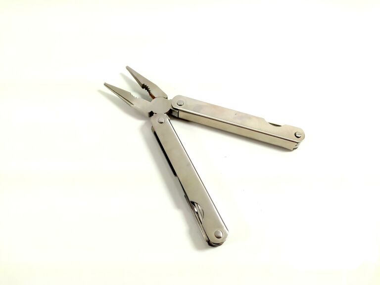ZESTAW MULTITOOL SCYZORYK LATARKA + SKRZYNECZKA