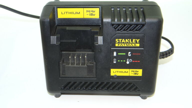 ŁADOWARKA STANLEY FATMAX 14.4-18V (201003008)