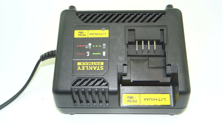 ŁADOWARKA STANLEY FATMAX 14.4-18V (201003008)