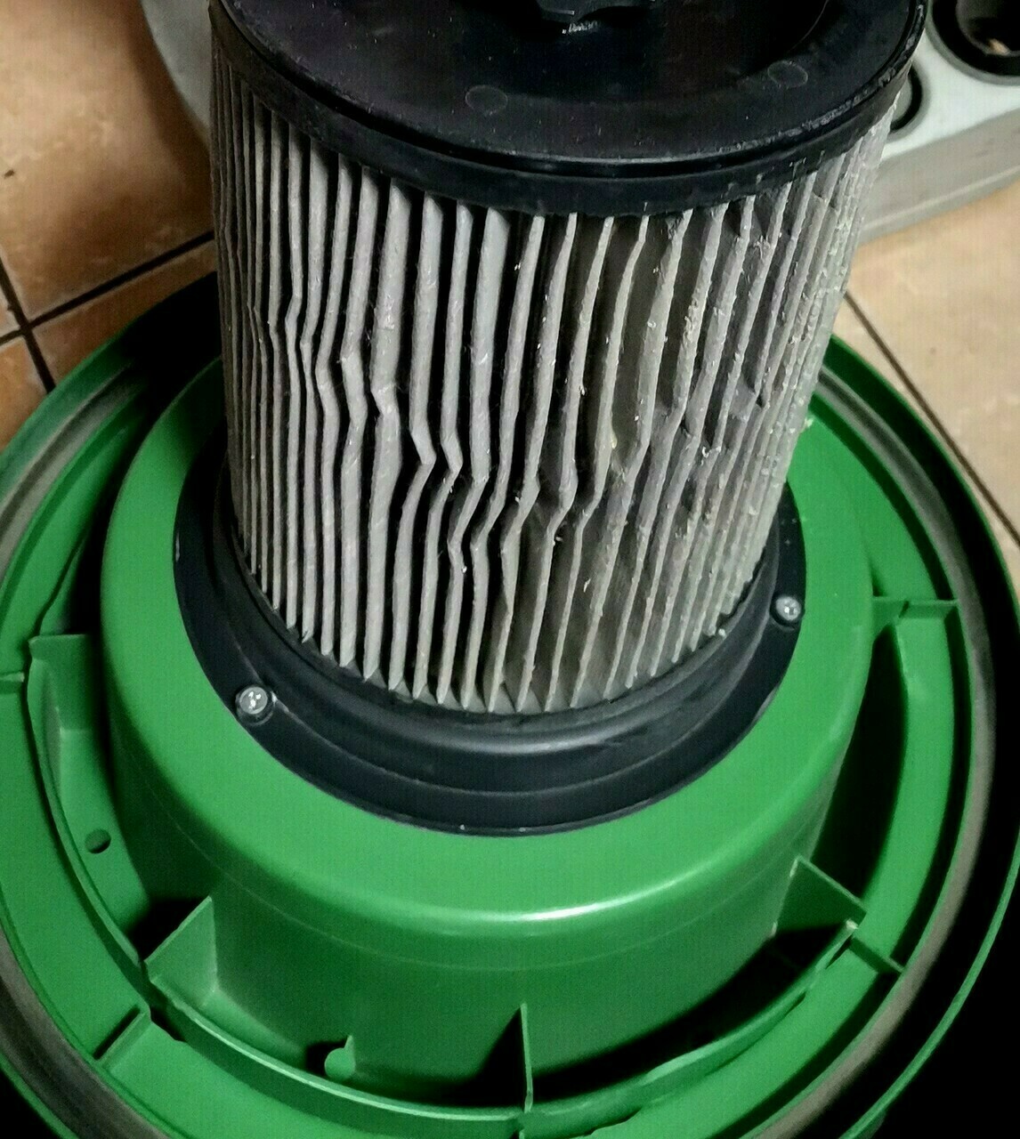 odkurzacz-przemyslowy-hitachi-wde-1200-pojemnosc-zbiornika-1