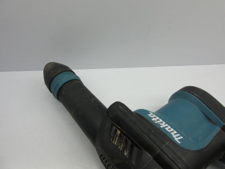 MŁOT UDAROWY MAKITA AVT HM0871C