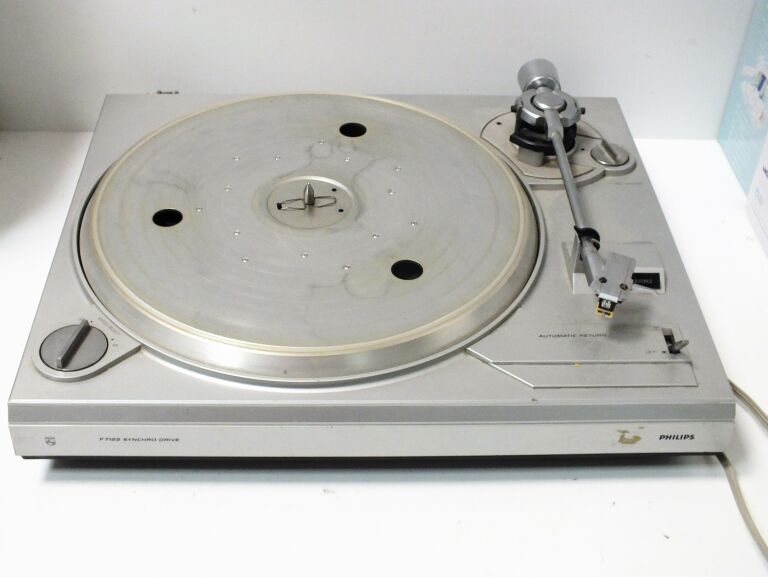 GRAMOFON PHILIPS F 7122