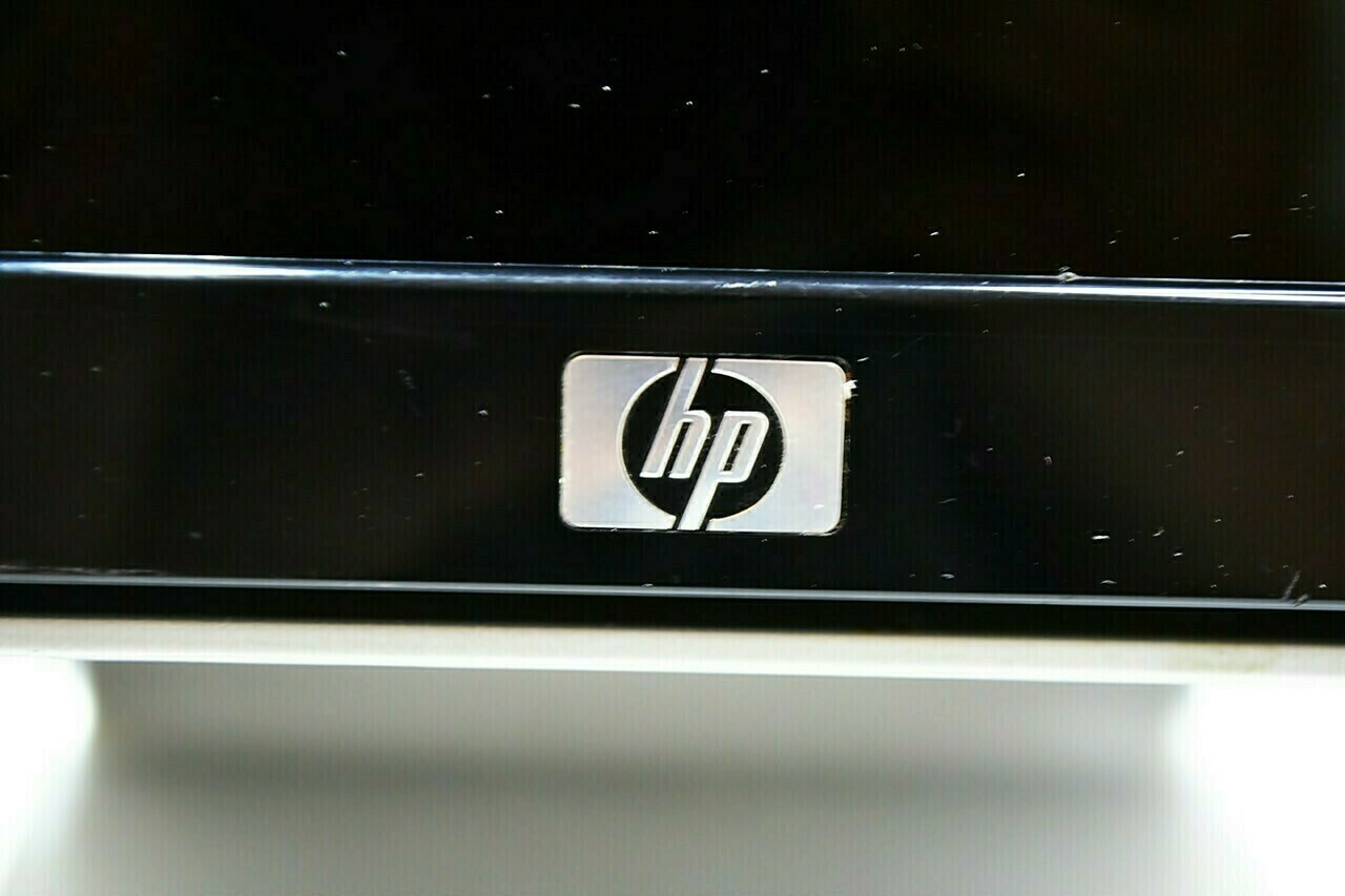 monitor-hp-w1907v-okablowanie-marka-hp