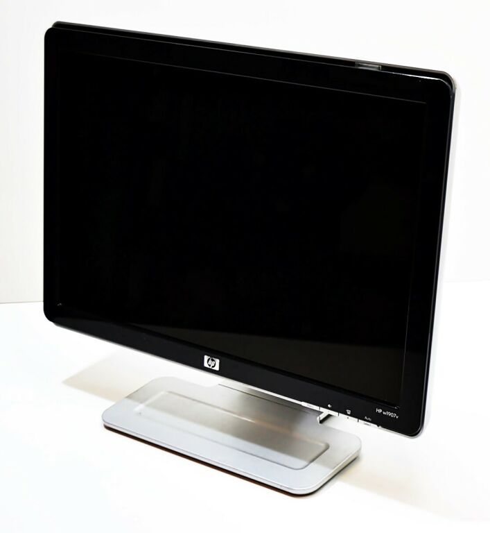 monitor-hp-w1907v-okablowanie-stan-uzywany