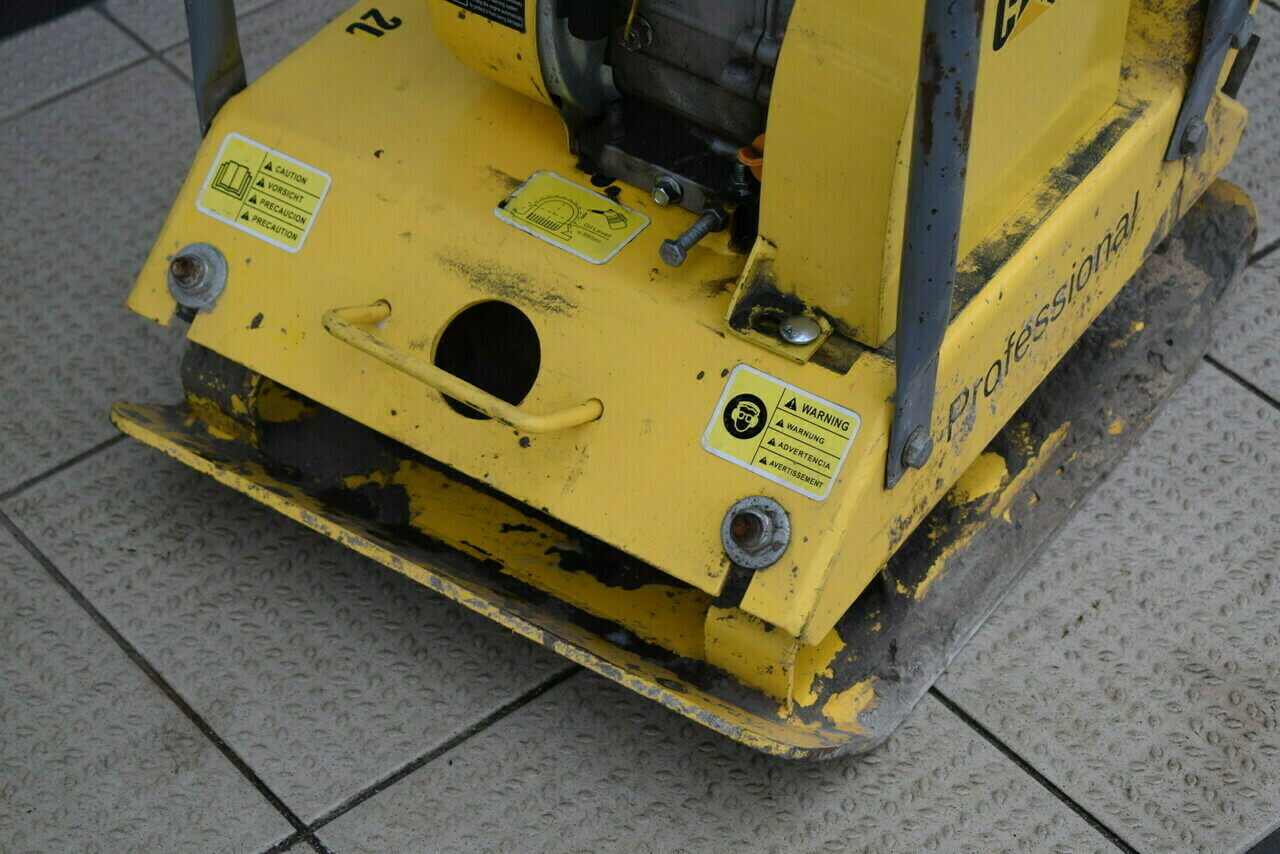 zageszczarka-cat-professional-bt-920-110kg-marka-caterpillar