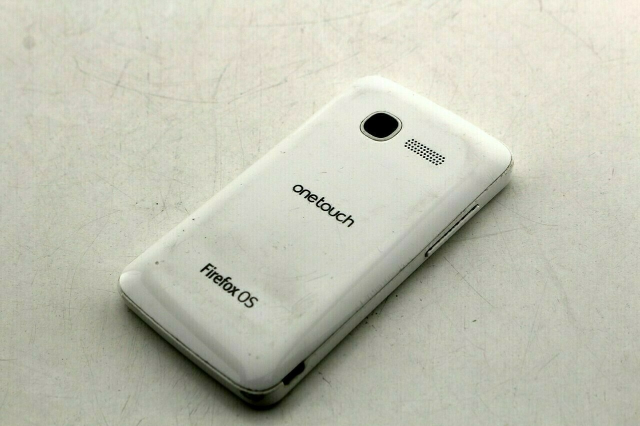 bialutki-telefon-alcatel-one-touch-4012x-typ-smartfon