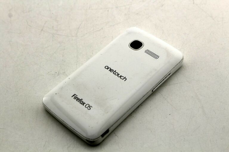 bialutki-telefon-alcatel-one-touch-4012x-typ-smartfon