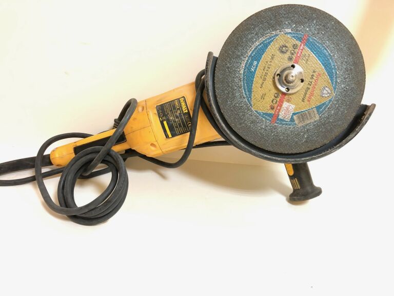 SZLIFIERKA KĄTOWA DEWALT D28414