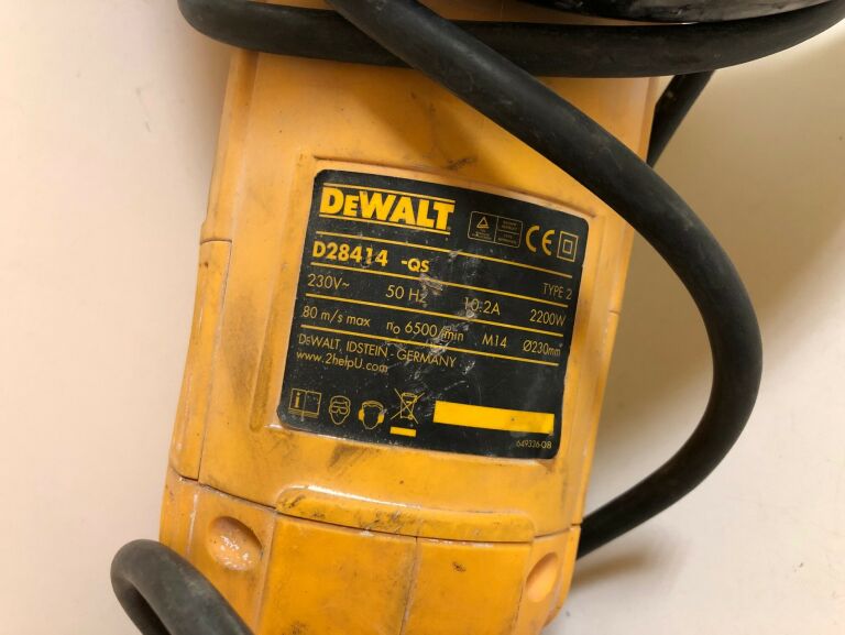 SZLIFIERKA KĄTOWA DEWALT D28414