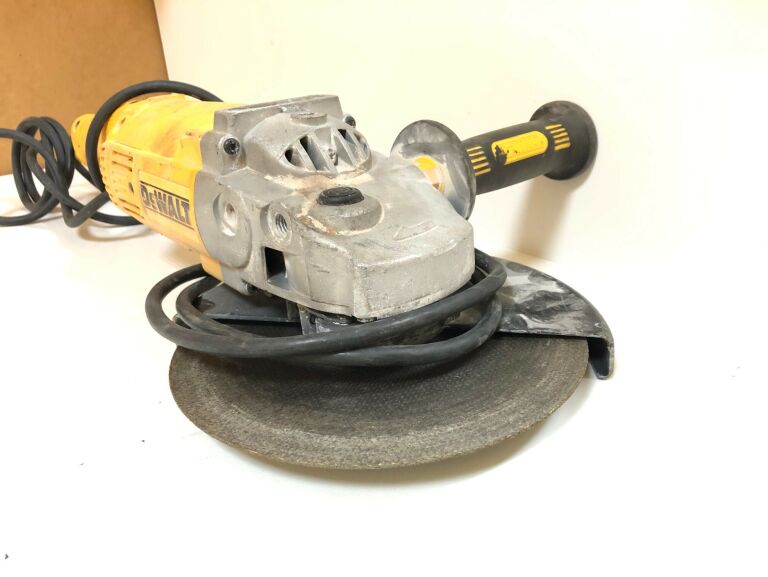 SZLIFIERKA KĄTOWA DEWALT D28414