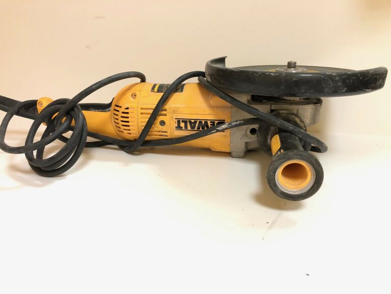 SZLIFIERKA KĄTOWA DEWALT D28414