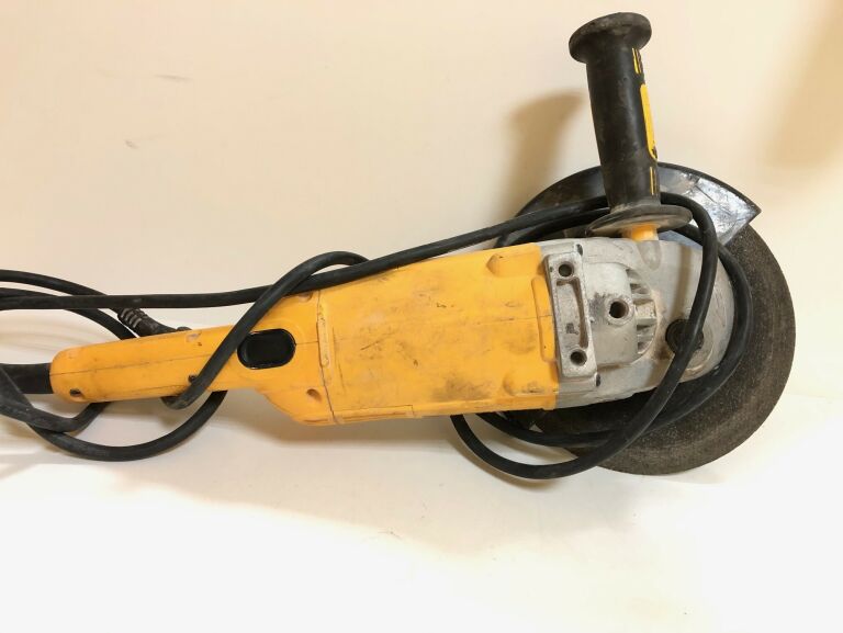 SZLIFIERKA KĄTOWA DEWALT D28414